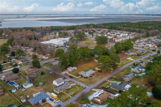 5720 Hawthorne LN, Portsmouth, VA 23703