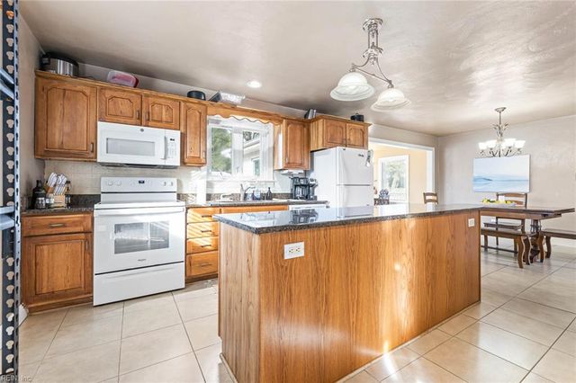 5720 Hawthorne LN, Portsmouth, VA 23703