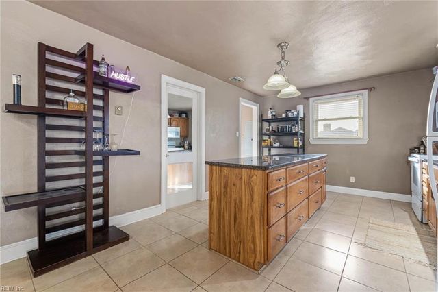 5720 Hawthorne LN, Portsmouth, VA 23703