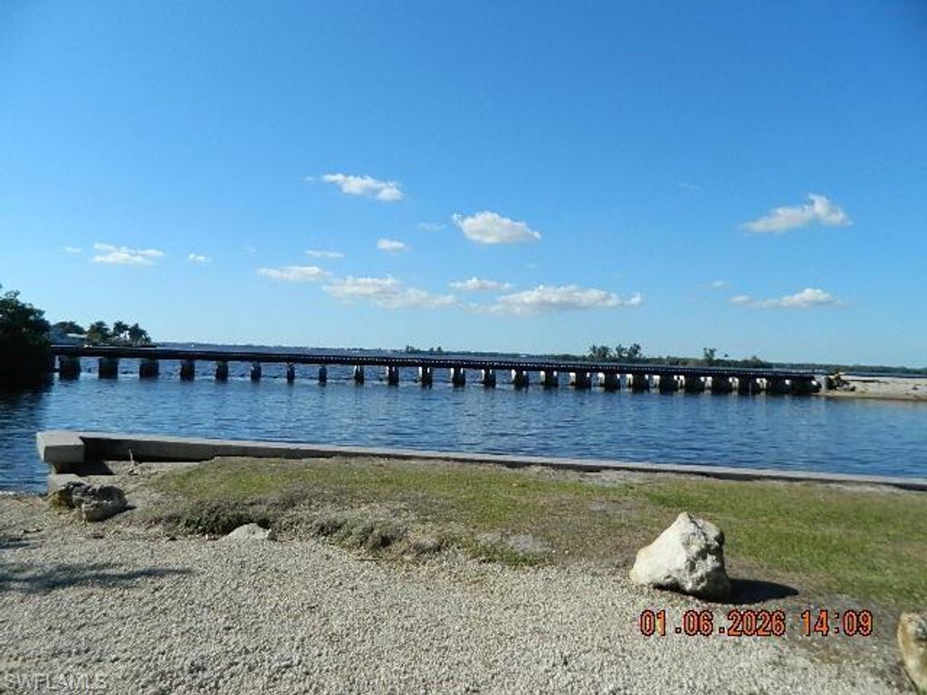 236 Lagoon DR, FORT MYERS, FL 33905 — exterior