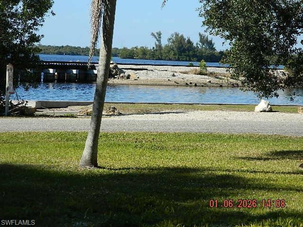 236 Lagoon DR, FORT MYERS, FL 33905 — photo 4
