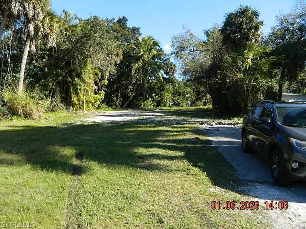 236 Lagoon DR, FORT MYERS, FL 33905 — photo 5