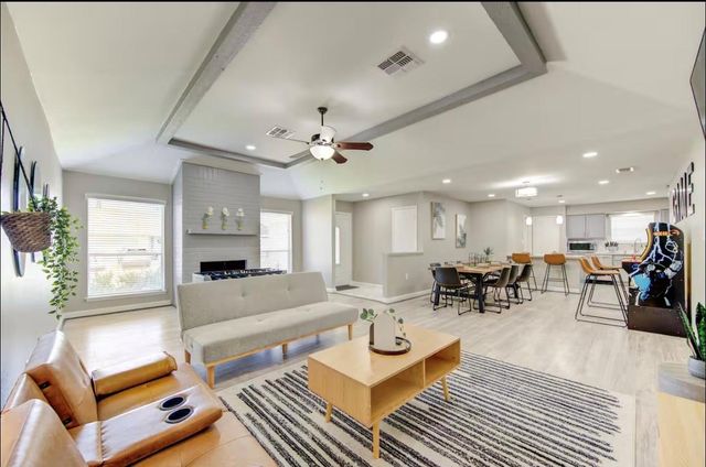 6131 Gladewell Drive, Houston, TX 77072