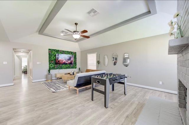 6131 Gladewell Drive, Houston, TX 77072