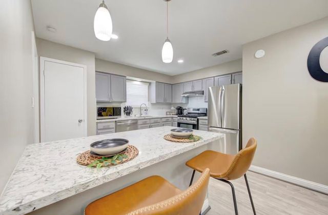 6131 Gladewell Drive, Houston, TX 77072