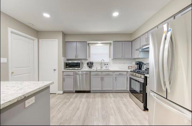 6131 Gladewell Drive, Houston, TX 77072