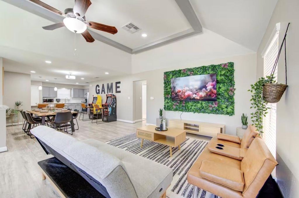 6131 Gladewell Drive, Houston, TX 77072