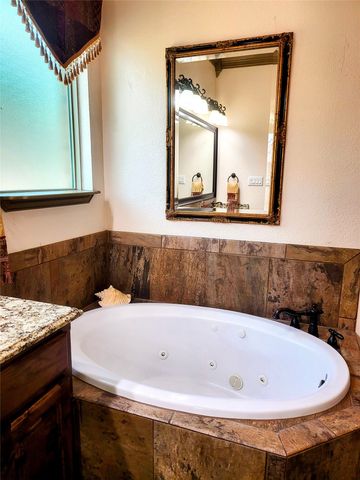 6401 Vintage Lake Drive, Arlington, TX 76016