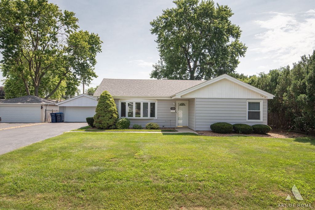 11655 S Nagle Avenue, Worth, IL 60482