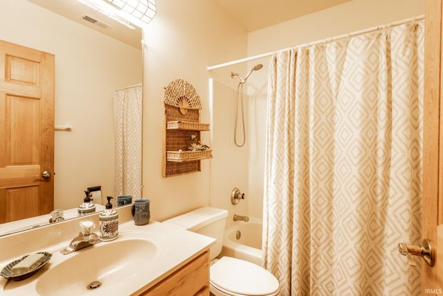 6671 E Gross Road, Bloomington, IN 47401