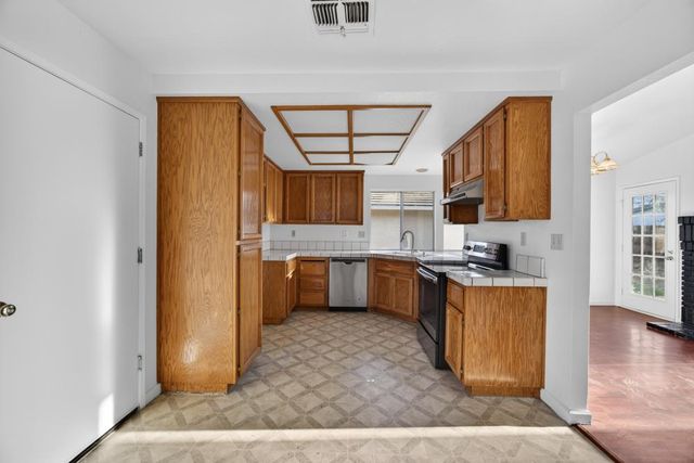 764 Cobble Hill Way, Galt, CA 95632