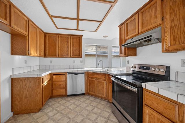 764 Cobble Hill Way, Galt, CA 95632