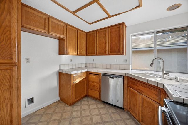 764 Cobble Hill Way, Galt, CA 95632