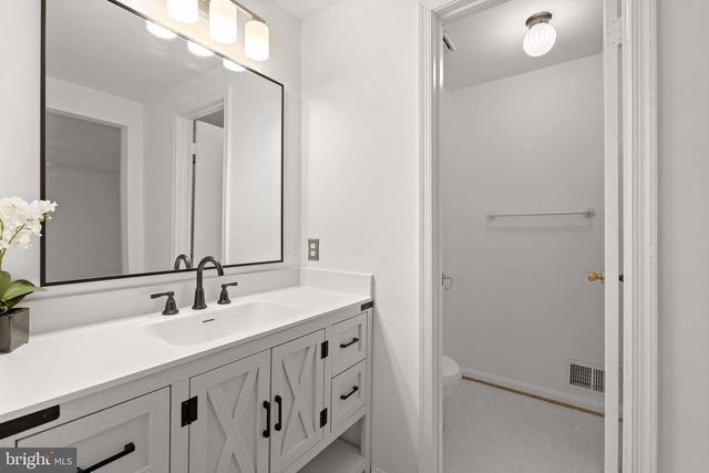 38 BATTERSEA BRIDGE CT, Lutherville Timonium, MD 21093