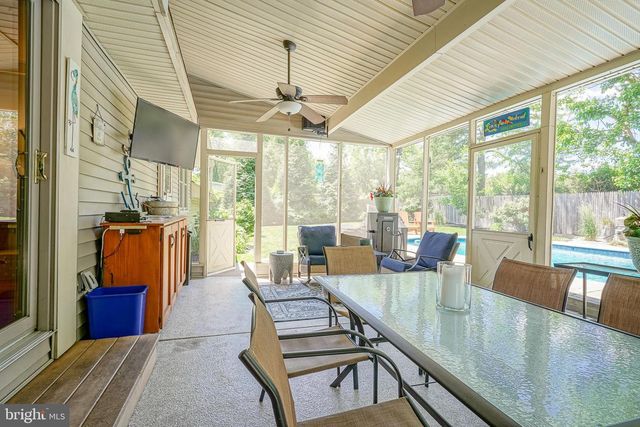 8 BRONDESBURY DR, Cherry Hill, NJ 08003