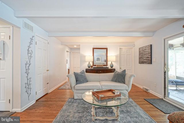 8 BRONDESBURY DR, Cherry Hill, NJ 08003