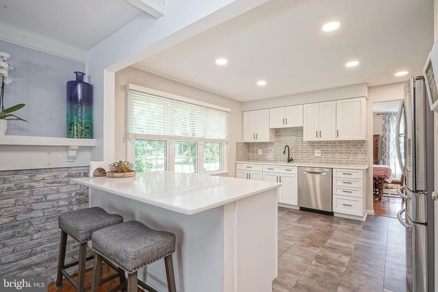 8 BRONDESBURY DR, Cherry Hill, NJ 08003