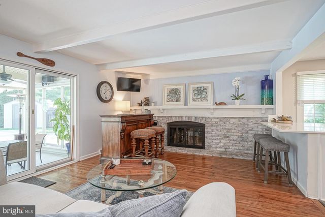 8 BRONDESBURY DR, Cherry Hill, NJ 08003