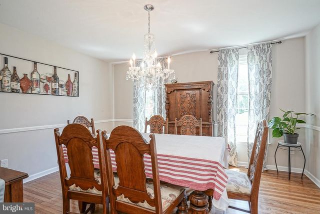 8 BRONDESBURY DR, Cherry Hill, NJ 08003