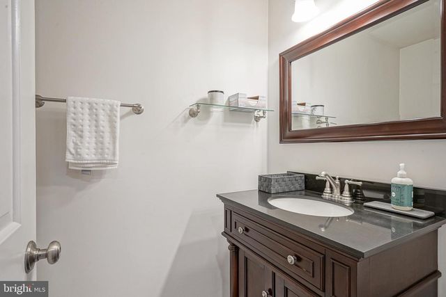 8 BRONDESBURY DR, Cherry Hill, NJ 08003