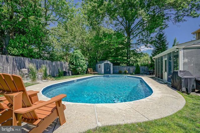 8 BRONDESBURY DR, Cherry Hill, NJ 08003