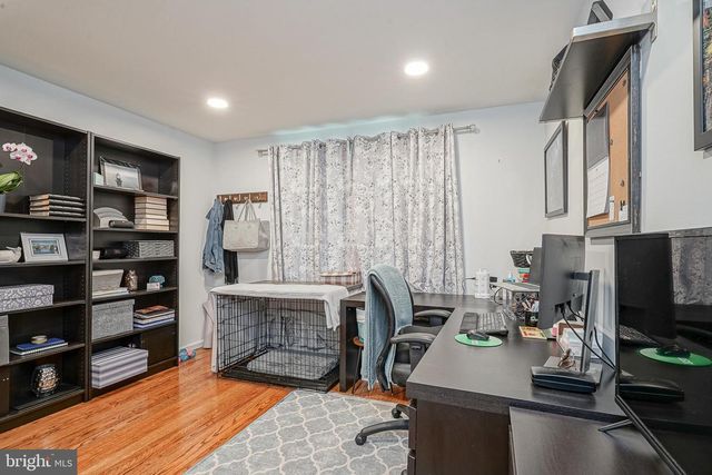 8 BRONDESBURY DR, Cherry Hill, NJ 08003