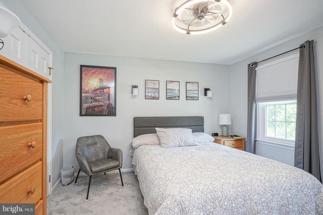 8 BRONDESBURY DR, Cherry Hill, NJ 08003