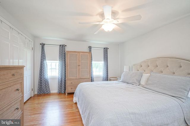 8 BRONDESBURY DR, Cherry Hill, NJ 08003