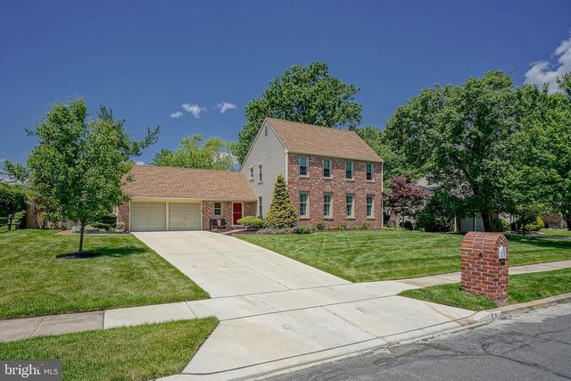 8 BRONDESBURY DR, Cherry Hill, NJ 08003