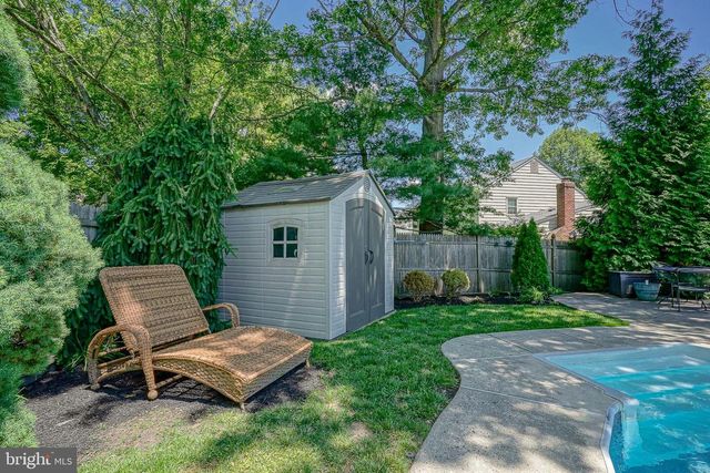 8 BRONDESBURY DR, Cherry Hill, NJ 08003