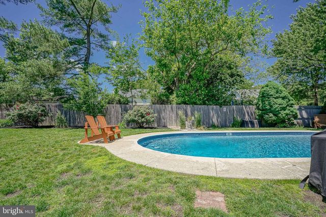 8 BRONDESBURY DR, Cherry Hill, NJ 08003