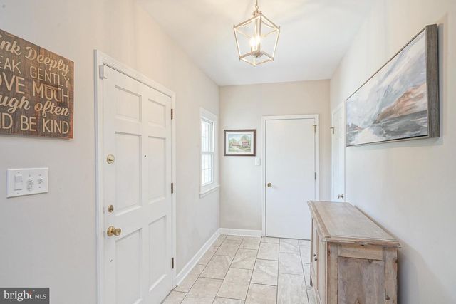 8 BRONDESBURY DR, Cherry Hill, NJ 08003