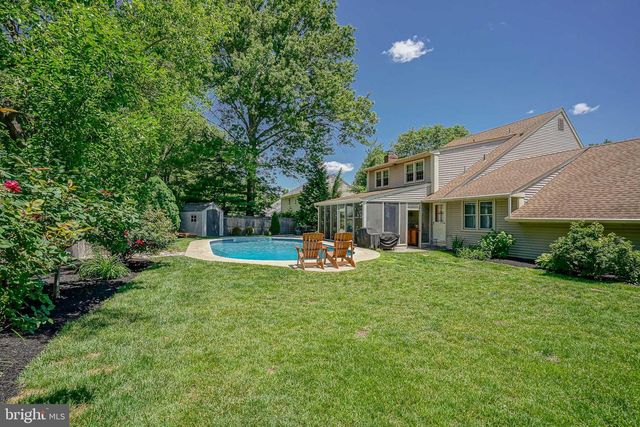 8 BRONDESBURY DR, Cherry Hill, NJ 08003