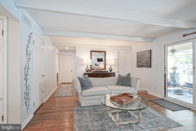 8 BRONDESBURY DR, Cherry Hill, NJ 08003