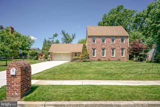 8 BRONDESBURY DR, Cherry Hill, NJ 08003