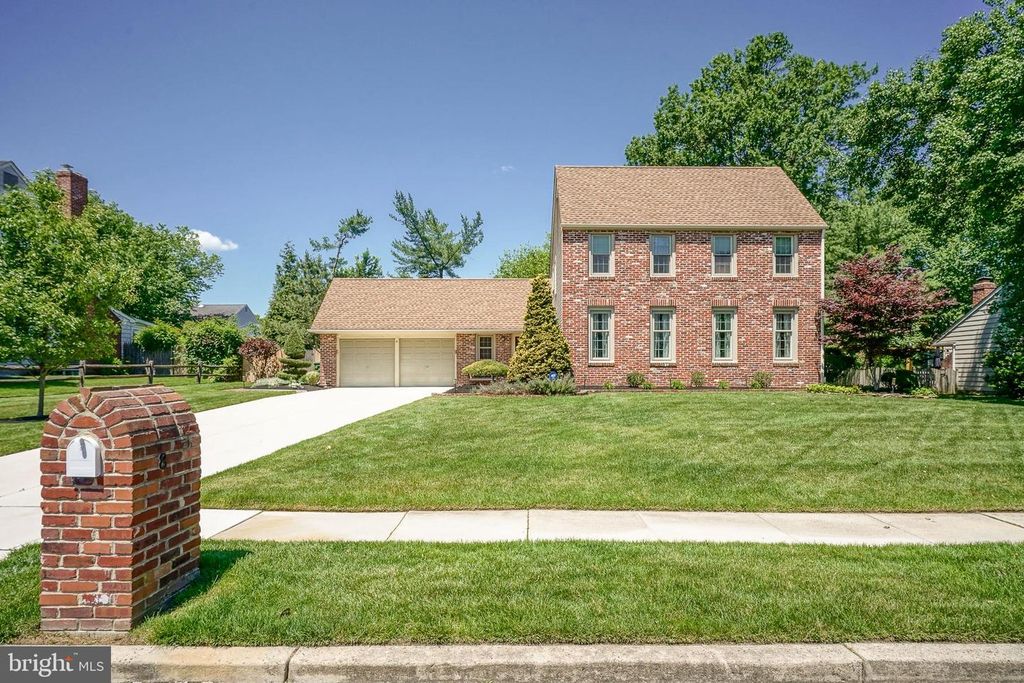 8 BRONDESBURY DR, Cherry Hill, NJ 08003