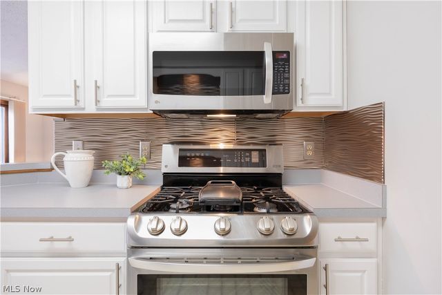 5727 Gateway Lane 1203, Brook Park, OH 44142