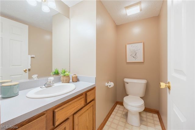 5727 Gateway Lane 1203, Brook Park, OH 44142