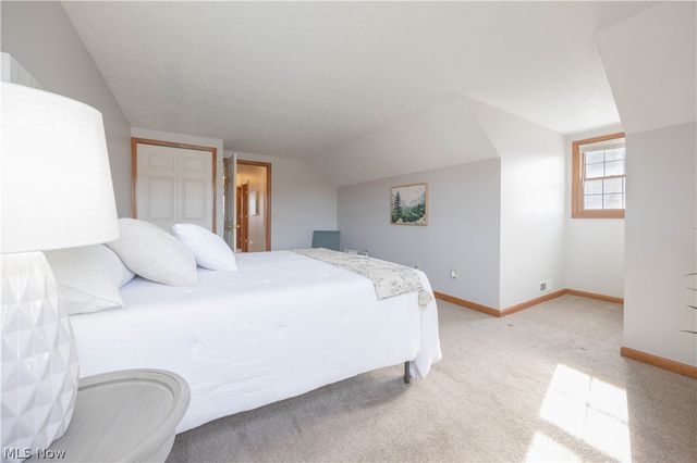 5727 Gateway Lane 1203, Brook Park, OH 44142