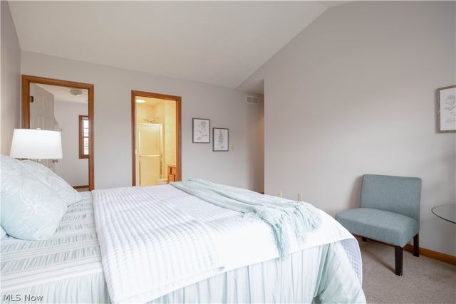 5727 Gateway Lane 1203, Brook Park, OH 44142