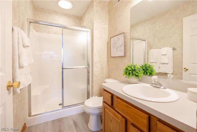 5727 Gateway Lane 1203, Brook Park, OH 44142