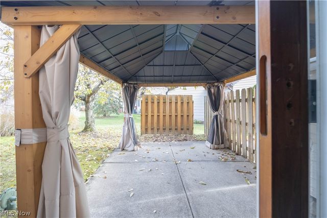 5727 Gateway Lane 1203, Brook Park, OH 44142