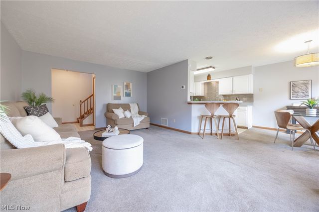 5727 Gateway Lane 1203, Brook Park, OH 44142