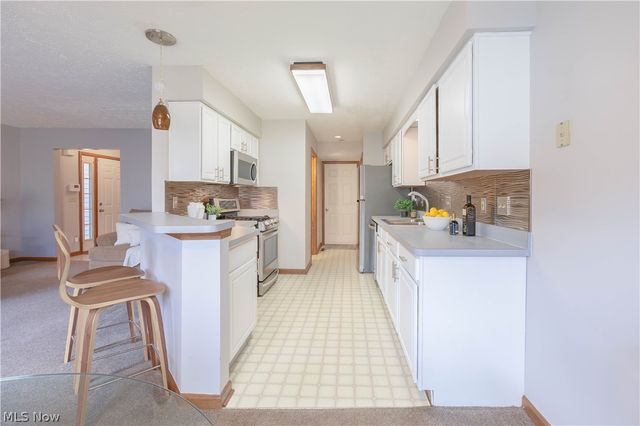 5727 Gateway Lane 1203, Brook Park, OH 44142