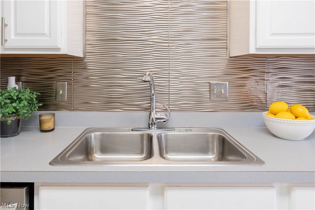 5727 Gateway Lane 1203, Brook Park, OH 44142