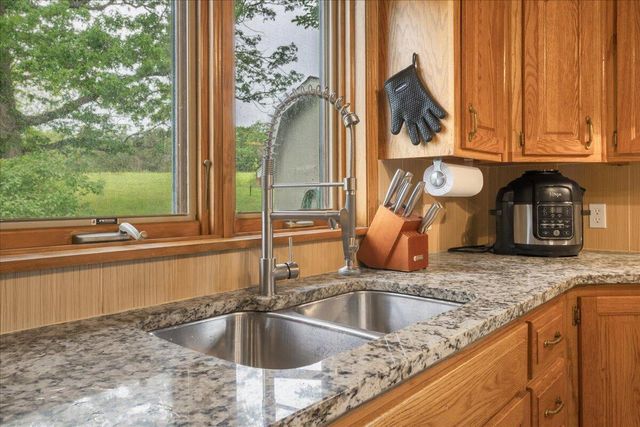 898 Short State Hwy Y, Marshfield, MO 65706