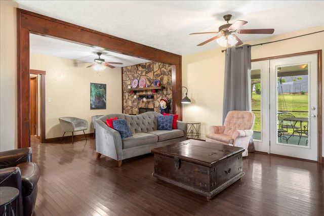 898 Short State Hwy Y, Marshfield, MO 65706