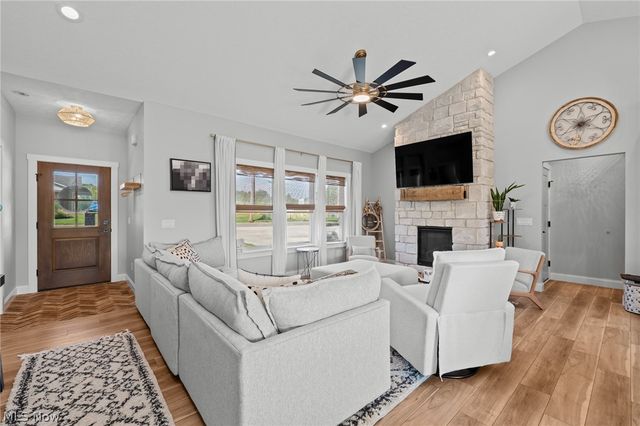5272 California Avenue, Louisville, OH 44641