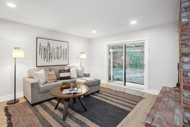 4945 Pasadena Ave, Sacramento, CA 95841