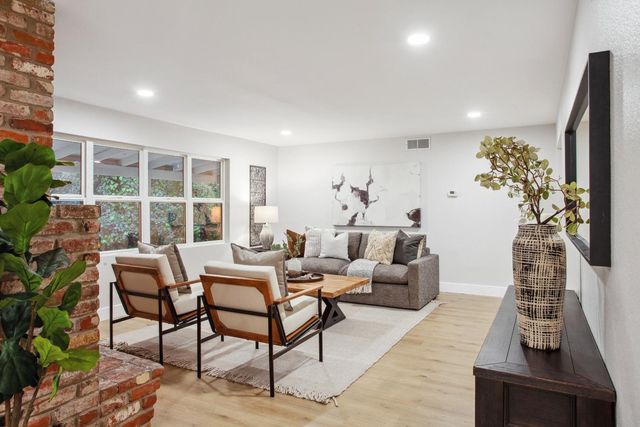 4945 Pasadena Ave, Sacramento, CA 95841